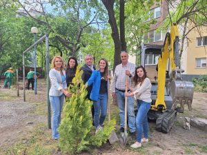 Облагородиха поредните зелени площи в район „Източен“
